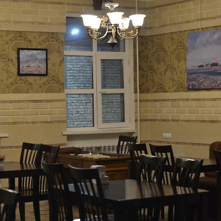 Kok-Art Hotel Jalal-Abad Esterno foto
