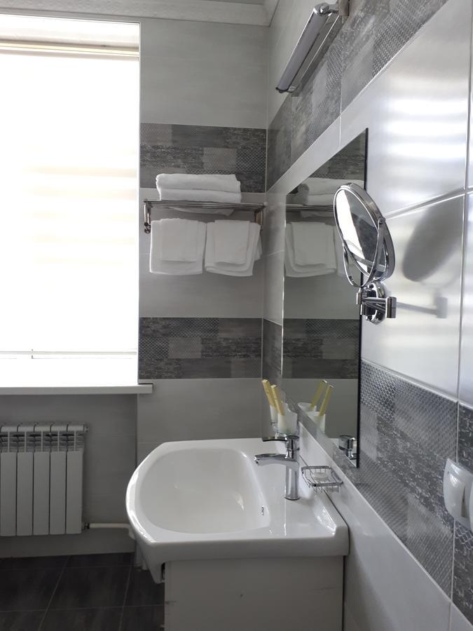 Kok-Art Hotel Jalal-Abad Esterno foto