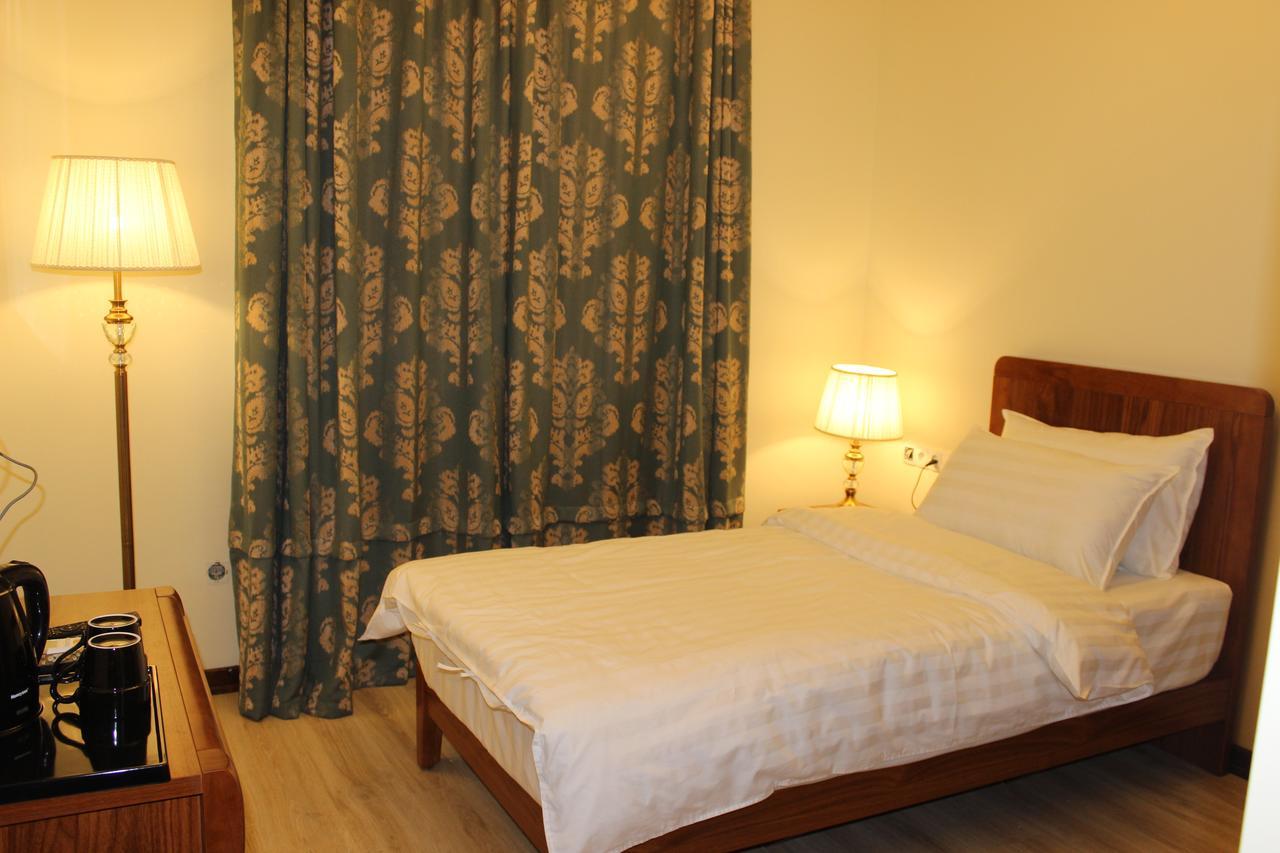 Kok-Art Hotel Jalal-Abad Esterno foto