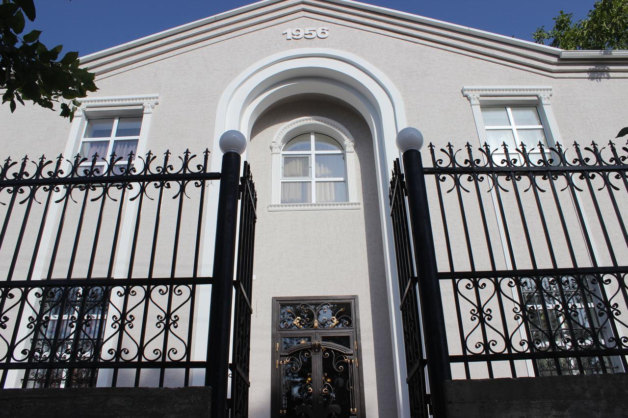 Kok-Art Hotel Jalal-Abad Esterno foto