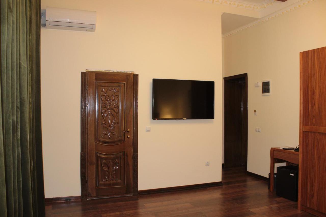Kok-Art Hotel Jalal-Abad Esterno foto