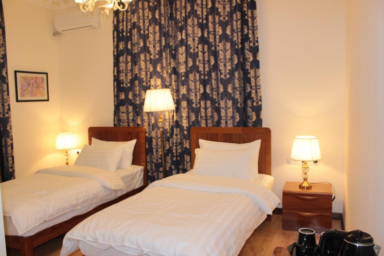 Kok-Art Hotel Jalal-Abad Esterno foto