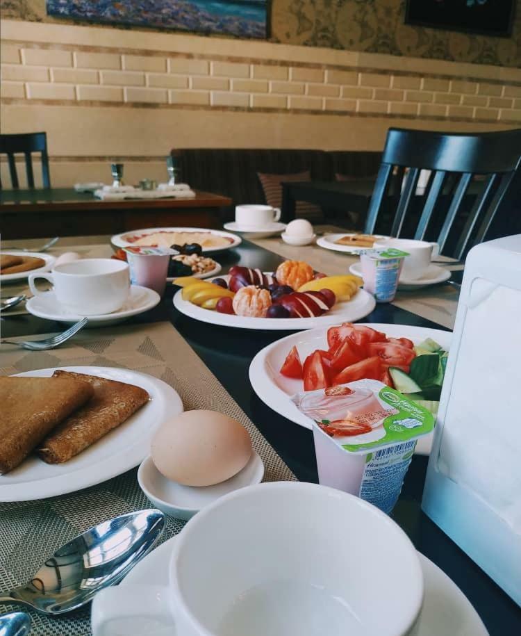 Kok-Art Hotel Jalal-Abad Esterno foto