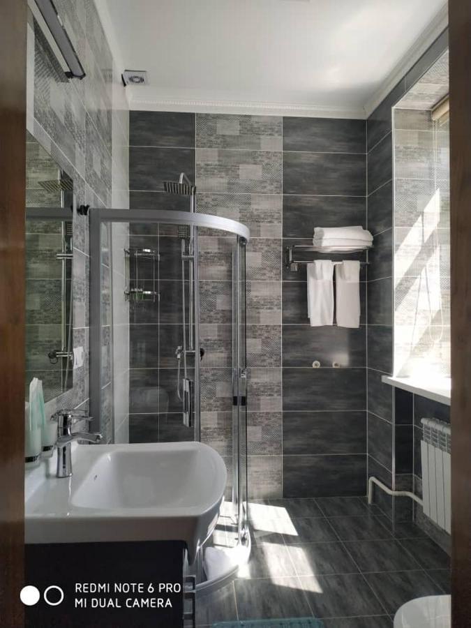 Kok-Art Hotel Jalal-Abad Esterno foto